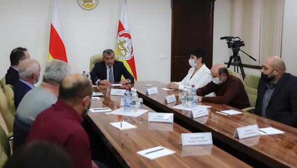 Встреча с членами Общественной палаты Республики Южная Осетия - Sputnik Южная Осетия