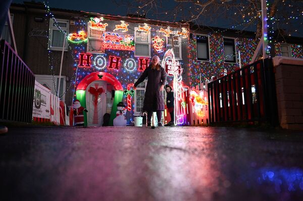 Дом в рождественских декорациях в Дублине  - Sputnik Южная Осетия