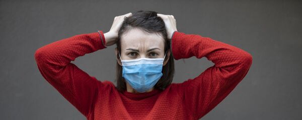 Девушка в защитной маске - Sputnik Южная Осетия