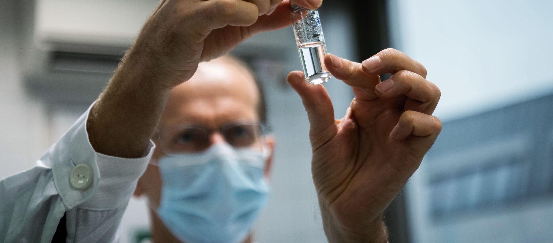 Российская вакцина от коронавируса Спутник V доставлена в Венгрию для клинических исследований (19 ноября 2020). Будапешт - Sputnik Южная Осетия, 1920, 09.02.2021