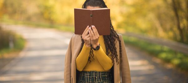 Девушка с книгой - Sputnik Южная Осетия