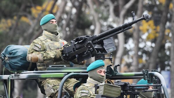 Военнослужащие азербайджанской армии на военном параде в Баку - Sputnik Южная Осетия