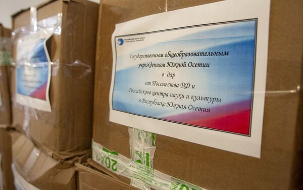 Посольство РФ и Россотрудничество передали Минобразования Южной Осетии почти 10 тыс книг - Sputnik Южная Осетия