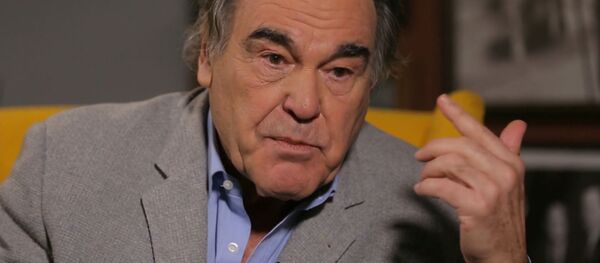 Американский режиссер Оливер Стоун привился российской вакциной от коронавируса Американский режиссер Оливер Стоун привился российской вакциной от коронавируса - Sputnik Южная Осетия