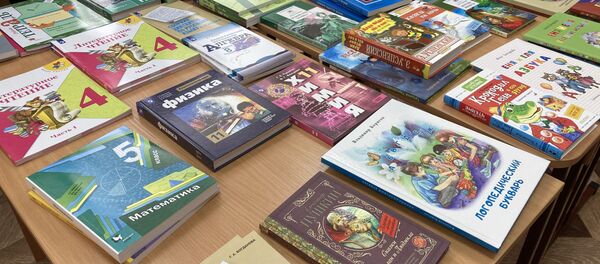 Передача книг орчосанской сельской школе Передача книг орчосанской сельской школе - Sputnik Южная Осетия