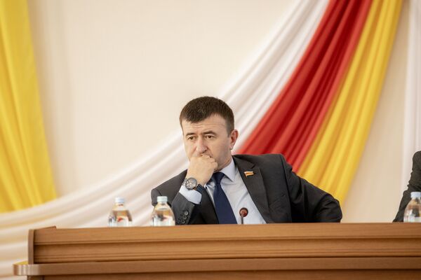 Минфин Южной Осетии объяснил, чем чревато непринятие бюджета 2021 года Минфин Южной Осетии объяснил, чем чревато непринятие бюджета 2021 года - Sputnik Южная Осетия