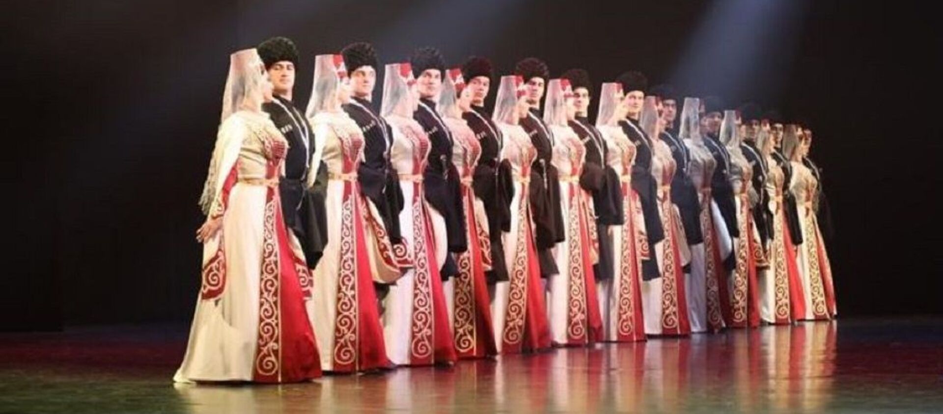 В Цхинвале прошел отчетный концерт Государственного ансамбля песни и танца Симд - Sputnik Южная Осетия, 1920, 12.02.2021
