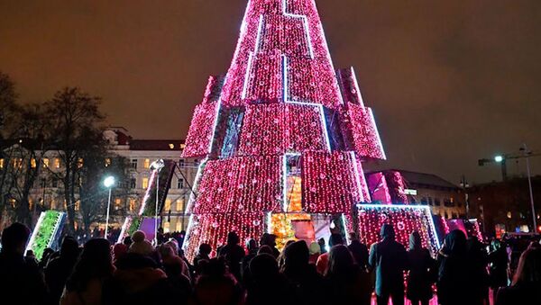 В ожидании чуда. Самые красивые новогодние елки - Sputnik Южная Осетия