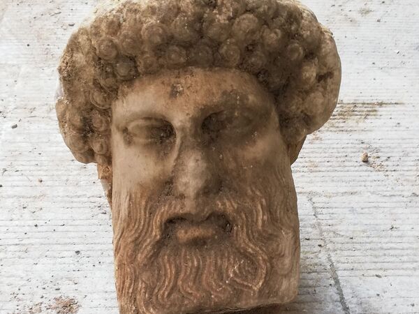 Голова греческого бога Гермеса, обнаруженная в Афинах  - Sputnik Южная Осетия