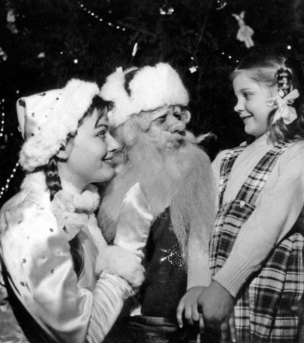 Встреча с Дедом Морозом и Снегурочкой на новогодней елке для детей в одном из московских Домов культуры - Sputnik Южная Осетия