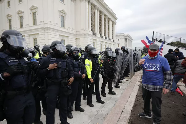 Беспорядки в Вашингтоне и штурм Капитолия: Трампа обвинили в попытке переворота Беспорядки в Вашингтоне и штурм Капитолия: Трампа обвинили в попытке переворота - Sputnik Южная Осетия