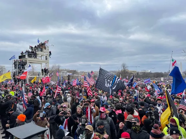 Беспорядки в Вашингтоне и штурм Капитолия: Трампа обвинили в попытке переворота Беспорядки в Вашингтоне и штурм Капитолия: Трампа обвинили в попытке переворота - Sputnik Южная Осетия