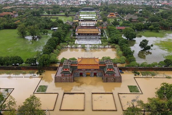 Императорский город Хюэ, затопленный паводками, вызванными сильными ливнями в центральном Вьетнаме - Sputnik Южная Осетия