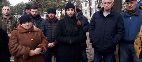 Экс-президенты и депутаты первого созыва парламента Южной Осетии встретились с семьей убитого Инала Джабиева - Sputnik Южная Осетия