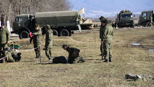 Медики ЮВО провели тренировку по поиску и эвакуации условно раненых военнослужащих в Южной Осетии - Sputnik Южная Осетия