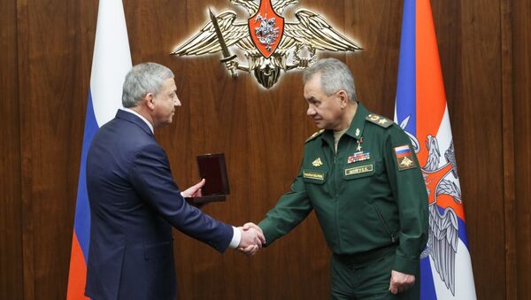Шойгу получил удостоверение и нагрудный знак почетного гражданина Северной Осетии - Sputnik Южная Осетия