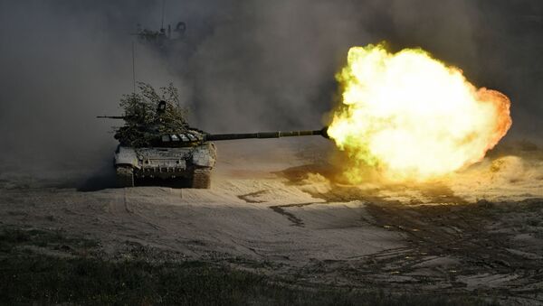 Танк Т-72 во время учений. Архивное фото - Sputnik Южная Осетия