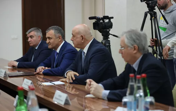 Встреча российской парламентской делегации с руководством Южной Осетии Встреча российской парламентской делегации с руководством Южной Осетии - Sputnik Южная Осетия