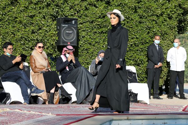 Модный показ саудовской принцессы Safia Hussain в Эр-Рияде - Sputnik Южная Осетия