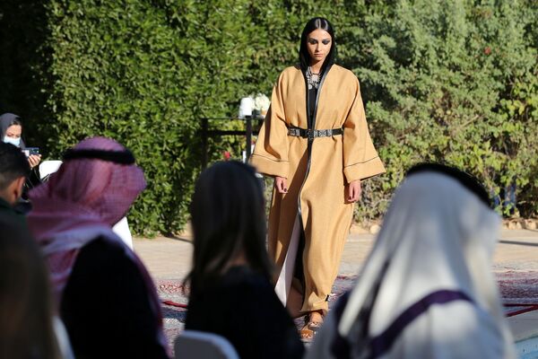 Модный показ саудовской принцессы Safia Hussain в Эр-Рияде - Sputnik Южная Осетия
