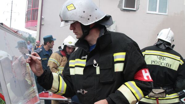 Сотрудники противопожарной службы МЧС РФ во Владикавказе. Архивное фото - Sputnik Южная Осетия