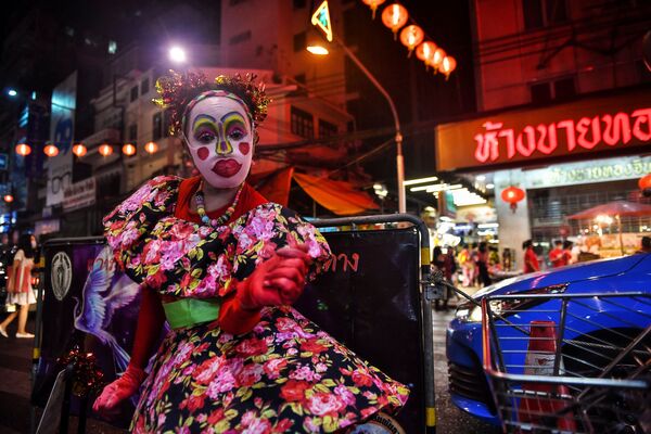 Танцовщица в китайском квартале в Бангкоке накануне наступления Лунного Нового года - Sputnik Южная Осетия