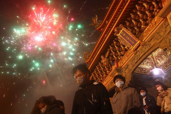 Фейерверк по случаю лунного Нового года в Тайбэе, Тайвань - Sputnik Южная Осетия