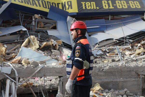На месте взрыва супермаркета во Владикавказе - Sputnik Южная Осетия