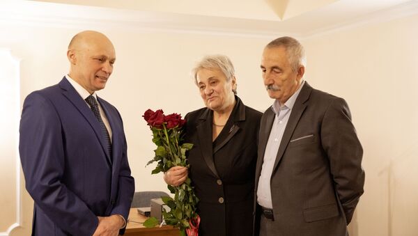 В посольстве РФ в Южной Осетии наградили сотрудников движения Бессмертного полка - Sputnik Южная Осетия