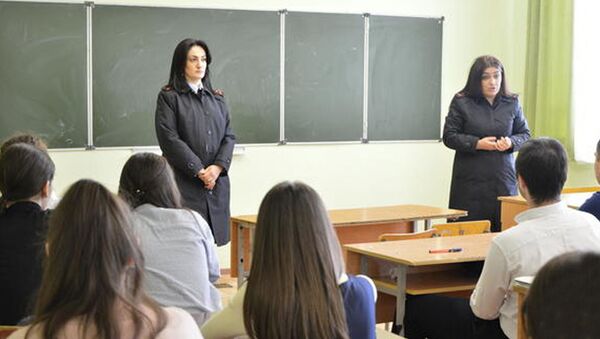 Сотрудники УГИБДД и ИДН проводят профилактические беседы в школах республики - Sputnik Южная Осетия
