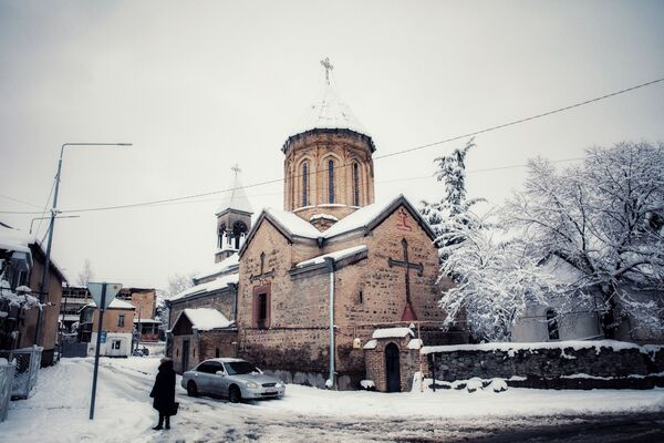 Православная церковь расположена на пересечении улиц Осетинская и 13 Коммунаров, неподалеку от реки Большая Лиахва. - Sputnik Южная Осетия