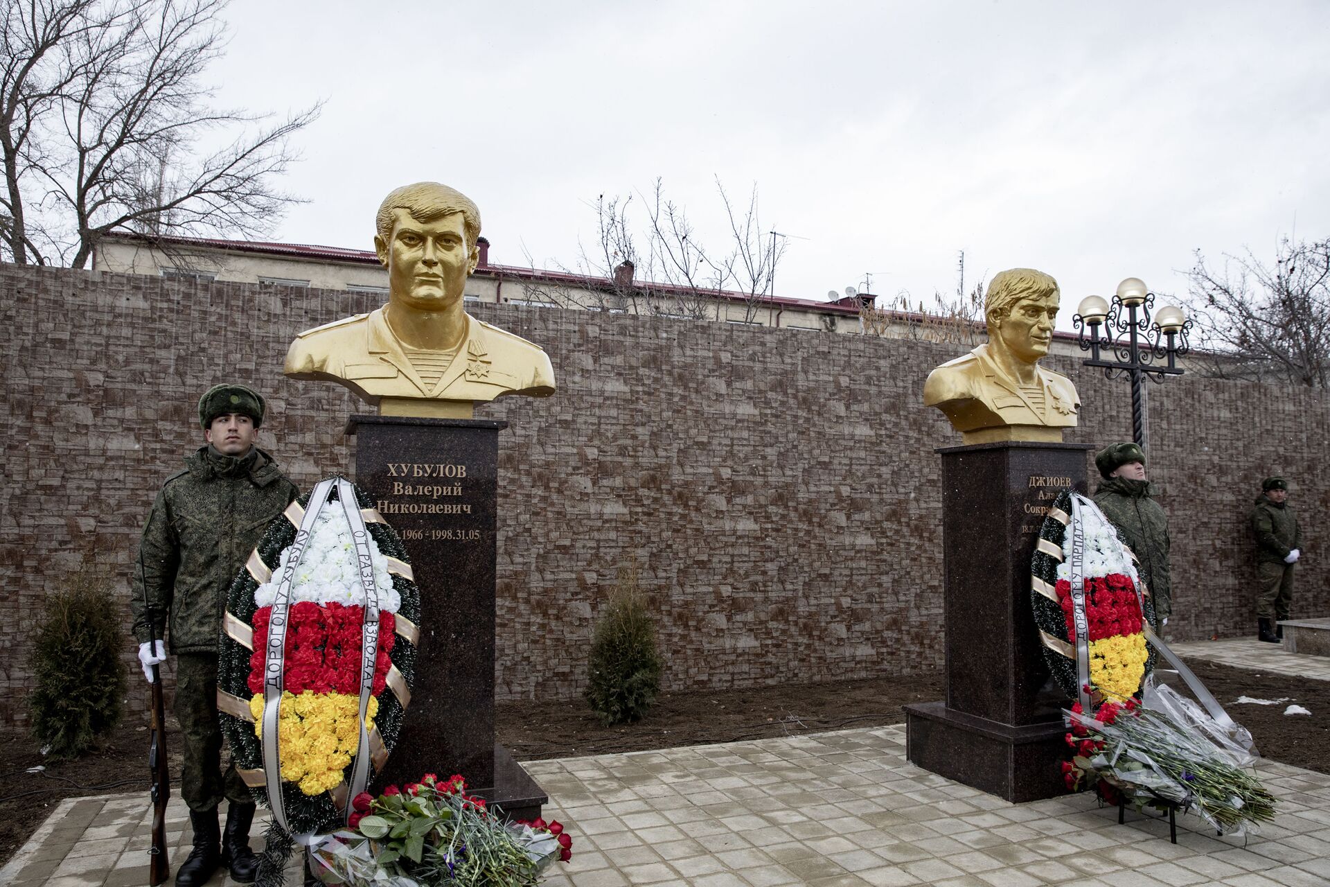 Ваш подвиг бессмертен! В Южной Осетии открыли мемориал павшим защитникам Цхинвала - Sputnik Южная Осетия, 1920, 23.02.2021