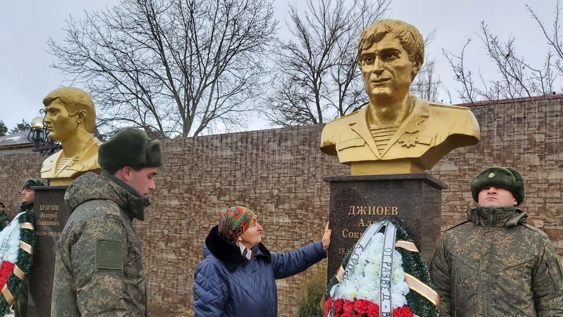 Алан Джиоев (Парпат) посмертно награжден орденом Уацамонга Алан Джиоев (Парпат) посмертно награжден орденом Уацамонга - Sputnik Южная Осетия, 1920, 23.02.2021