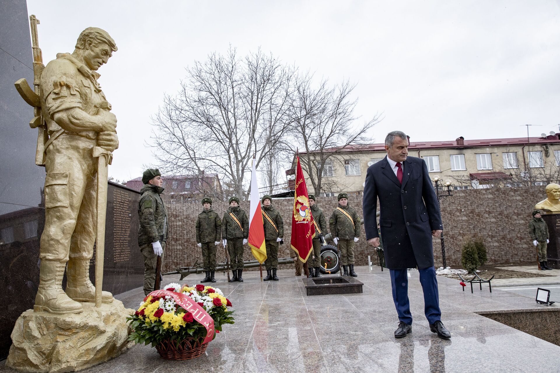 Ваш подвиг бессмертен! В Южной Осетии открыли мемориал павшим защитникам Цхинвала - Sputnik Южная Осетия, 1920, 23.02.2021