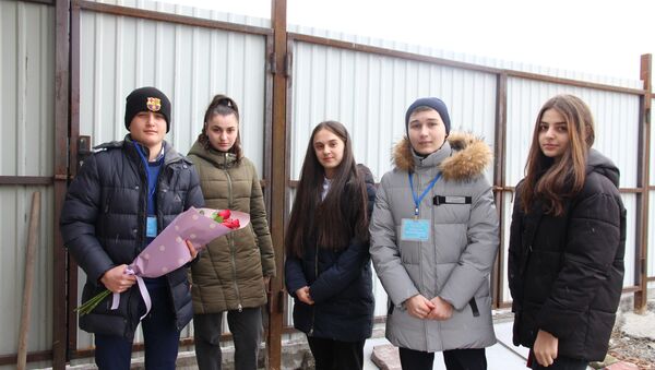 В Южной Осетии в рамках акции Память дети навестили матерей погибших защитников Отечества - Sputnik Южная Осетия