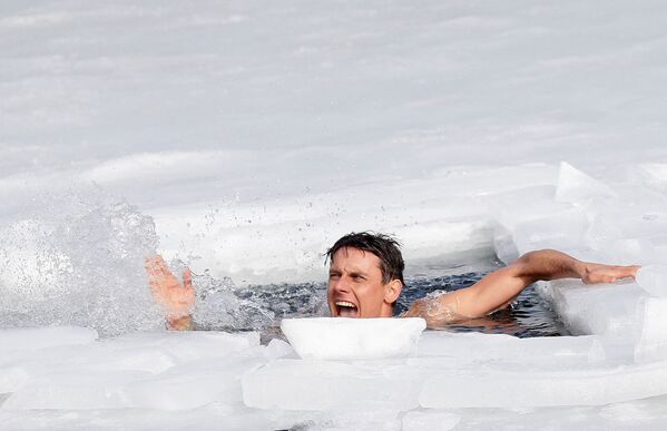 Чешский фридайвер Дэвид Венцл установил мировой рекорд плавания подо льдом - Sputnik Южная Осетия