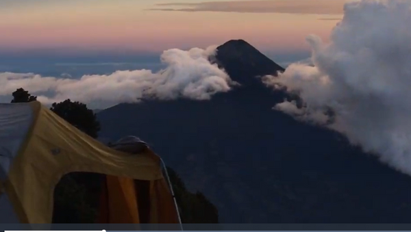 Извержение вулкана Фуэго в Гватемале сняли на видео - Sputnik Южная Осетия