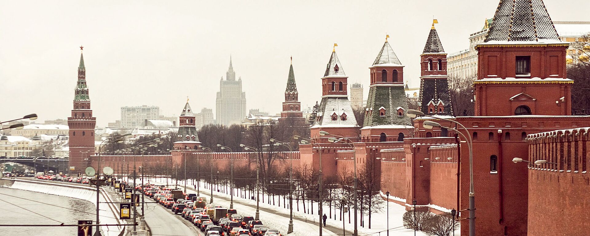 Вид на Кремлевскую набережную с Большого Москворецкого моста - Sputnik Южная Осетия, 1920, 21.12.2021
