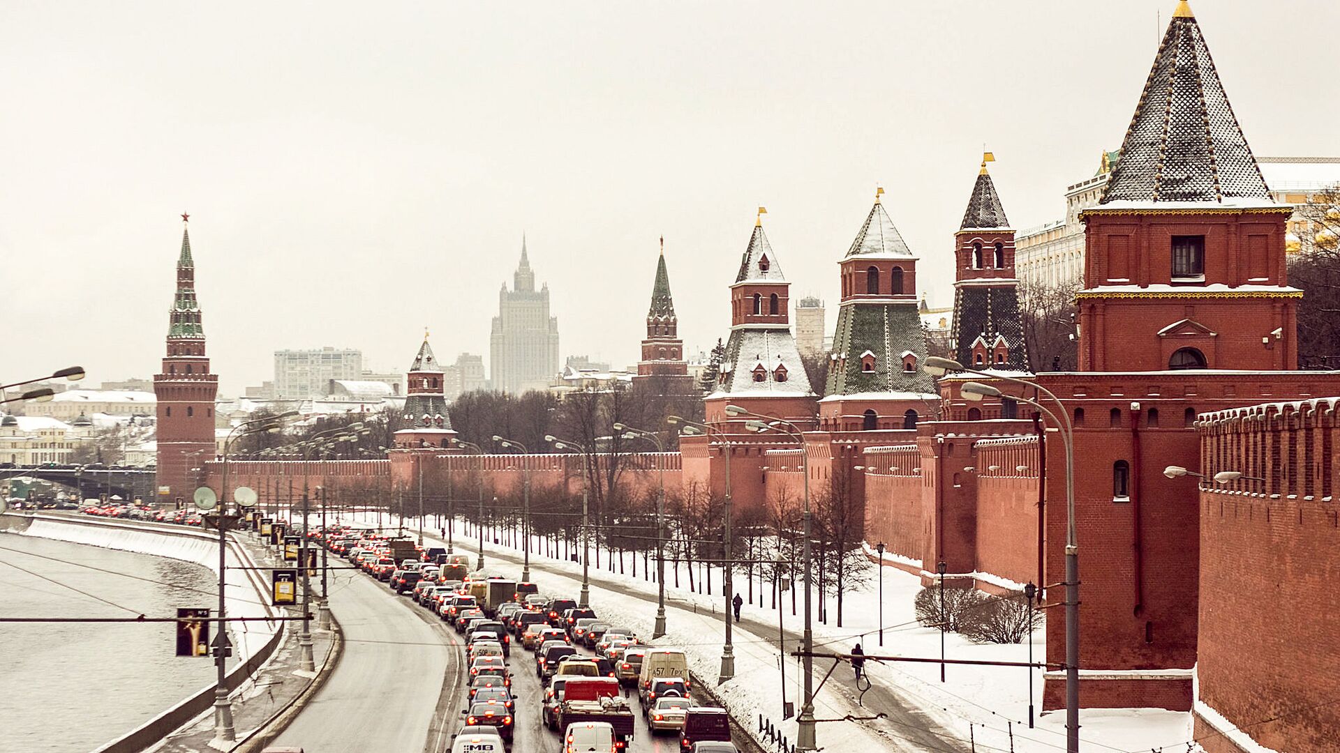 Вид на Кремлевскую набережную с Большого Москворецкого моста - Sputnik Южная Осетия, 1920, 02.03.2021