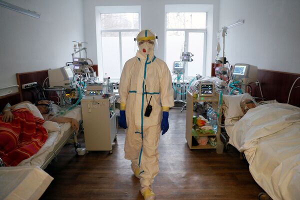 Врач в палате киевской больницы, Украина - Sputnik Южная Осетия