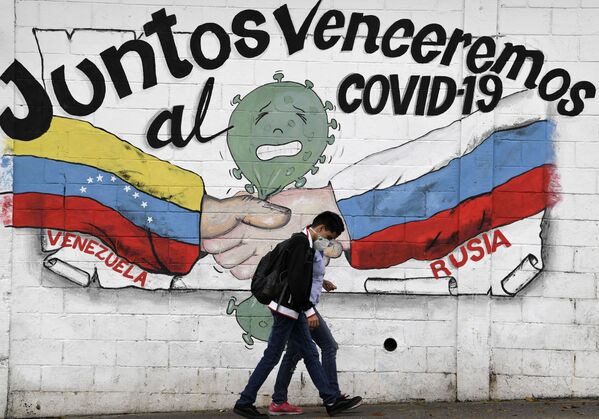 Граффити с изображением флагов Венесуэлы и России с надписью «Вместе мы победим COVID-19» в Каракасе - Sputnik Южная Осетия