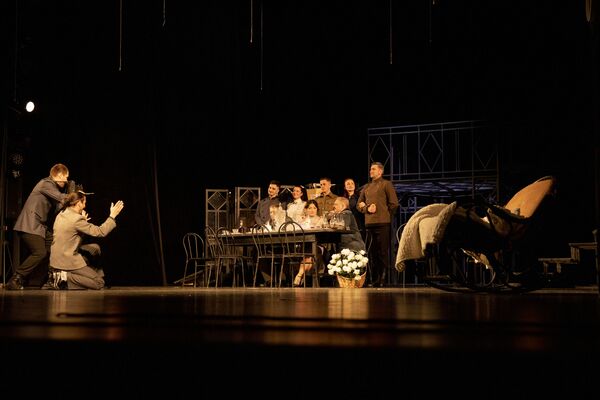 Спектакль Три сестры на сцене Госдрамтеатра - Sputnik Южная Осетия