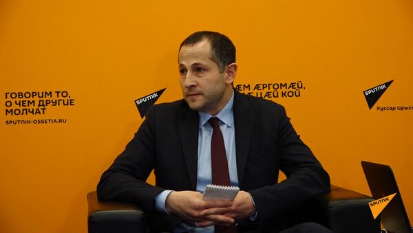 Приоритеты развития Южной Осетии: премьер-министр Геннадий Бекоев о работе Кабмина - видео - Sputnik Хуссар Ирыстон