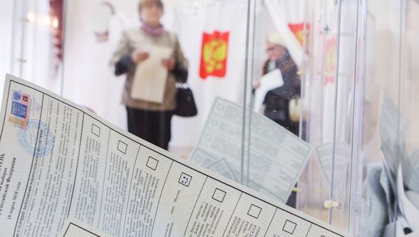 Бюллетени в урне на избирательном участке в Пятигорске. 18 марта в РОссии проходят выборы президента РФ. - Sputnik Южная Осетия