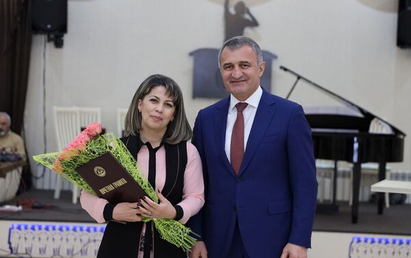 Президент Южной Осетии наградил работников культуры  - Sputnik Южная Осетия