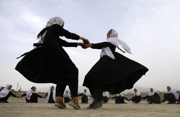 Школьники играют в Кабуле, Афганистан - Sputnik Южная Осетия