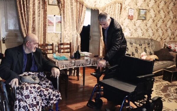 Жителям Ленингорского района передали инвалидные коляски - Sputnik Южная Осетия