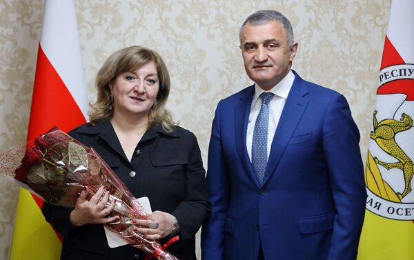 Церемония вручения государственных наград медикам Южной Осетии - Sputnik Южная Осетия