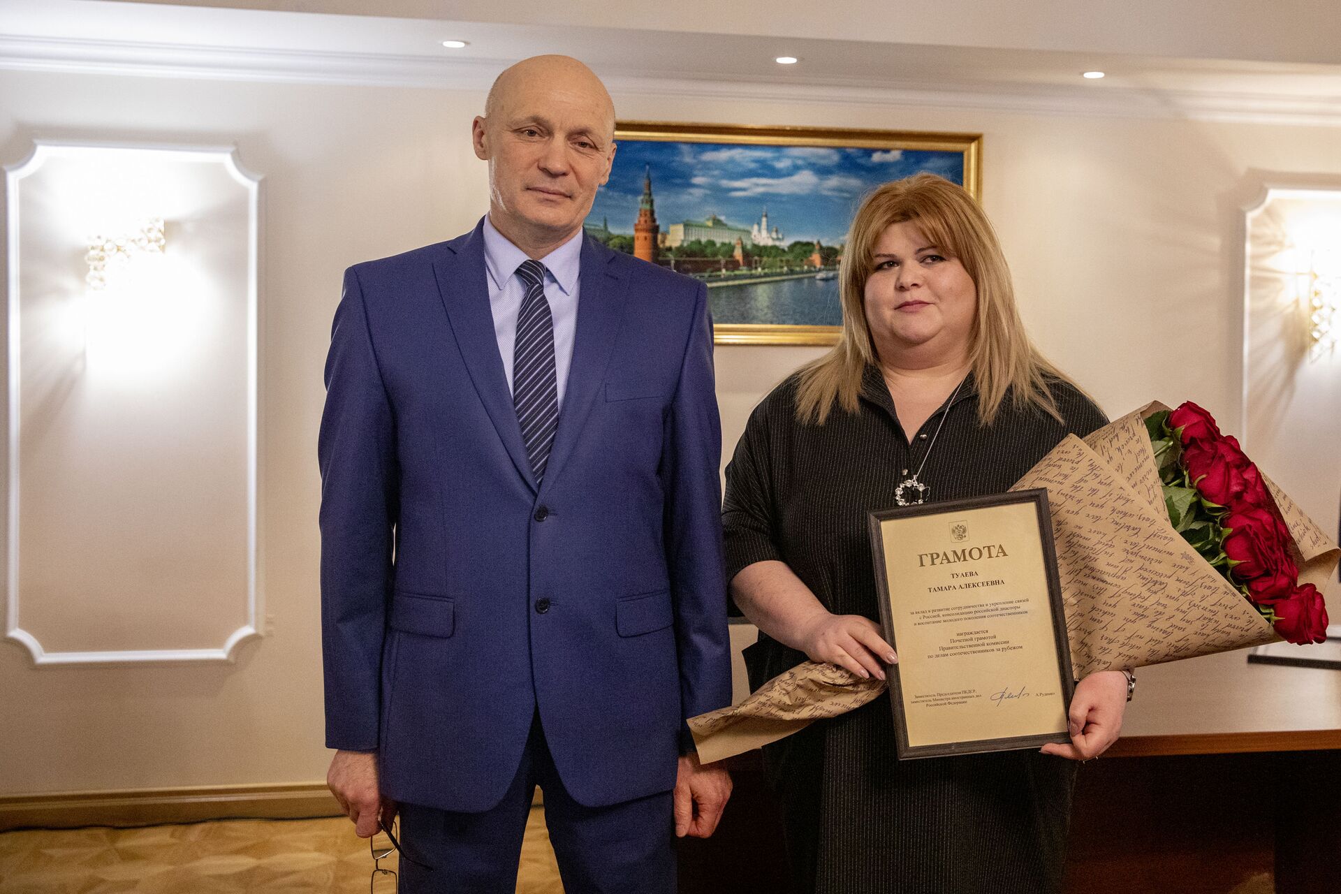 Жителей Цхинвала наградили в посольстве РФ за вклад в укрепление связей между странами - Sputnik Южная Осетия, 1920, 08.04.2021