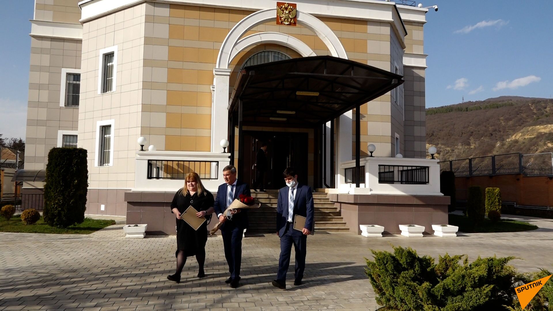 Посольство России в Республике Южная Осетия. Посольство Южной Осетии Мем. Саатлы азербайджан